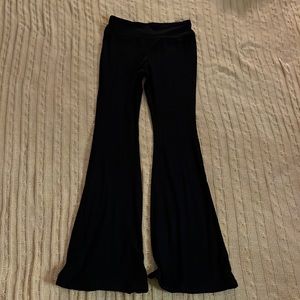 womens size M flared leggings.